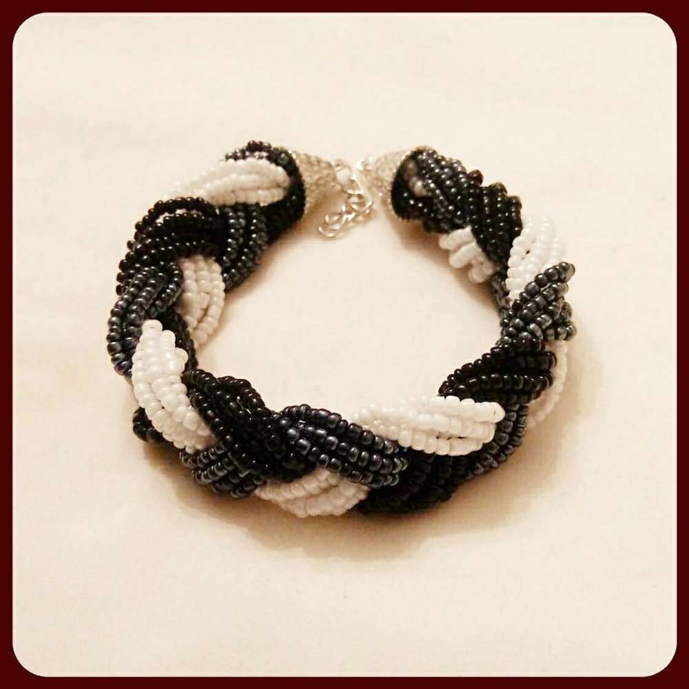 Black & White Seed Bead Bracelet